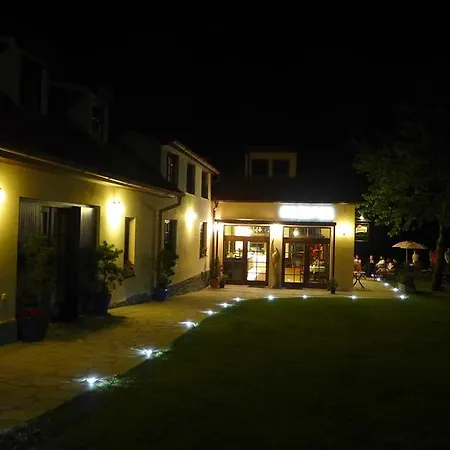 Gasthof Fousek Zvíkovské Podhradí